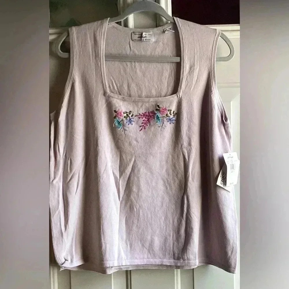 NWT Lord& Taylor Lavender Flower 🌸 embellishment  knit blouse Top Size 1X